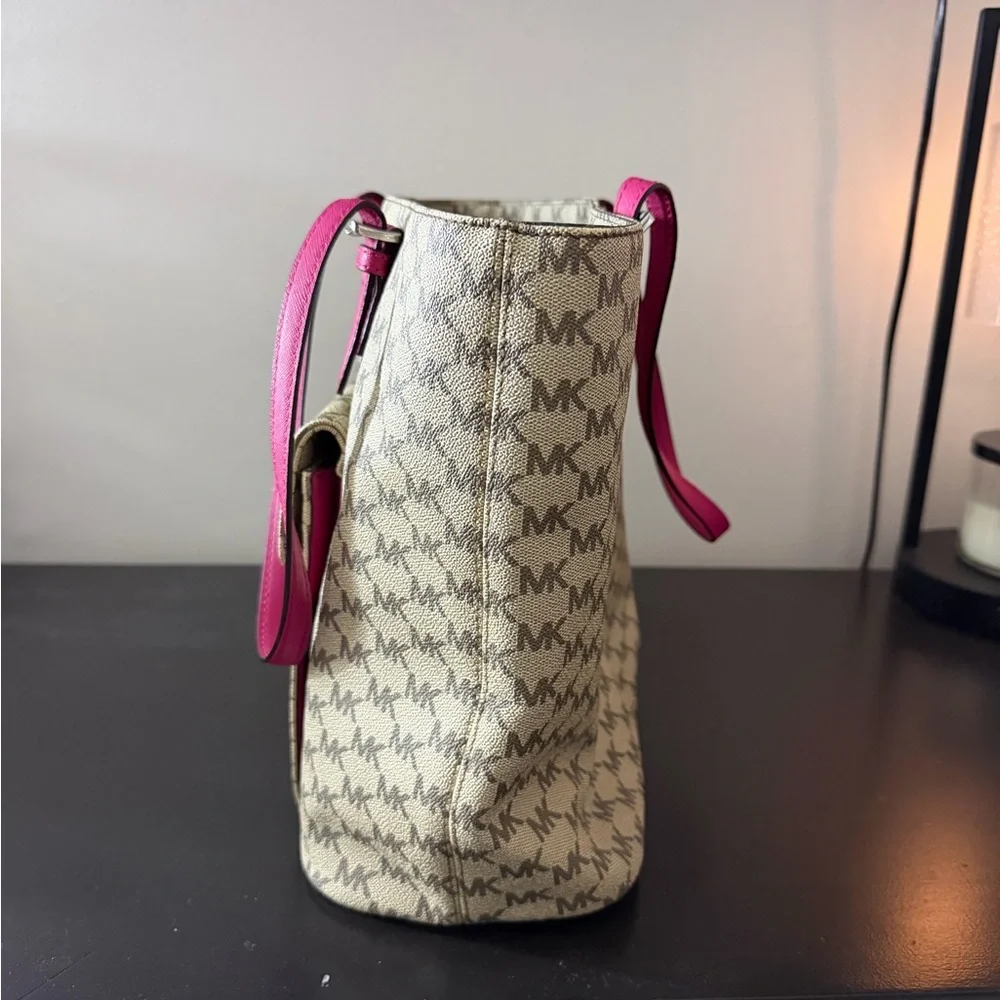 Michael Kors Tote Signature Print with Pink - Picture 2 of 5